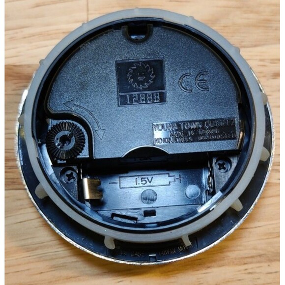 LENOX FLEUR DE LIS COLLECTION PLATINUM MANTLE CLOCK-Works! - Picture 10 of 10